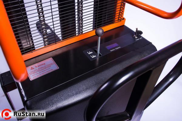 Штабелер гидравлический с электроподъемом TOR 15/20, 1,5 т 2,0 м (CTD) фото №3 Штабелер гидравлический с электроподъемом TOR 15/20, 1,5 т 2,0 м (CTD) фото №3