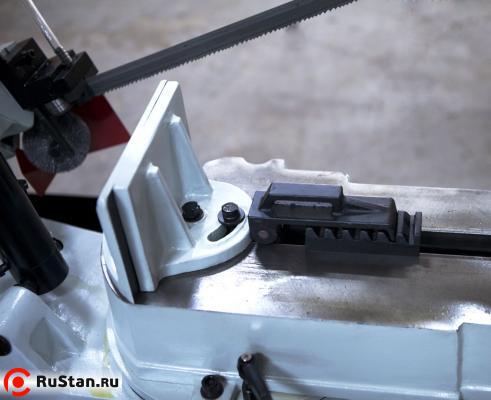 Зажимной рычаг с обратной стороны тисков, для поворота рамы на любой угол от 0° до 45° фото №21 Stalex BS-1018R фото №21