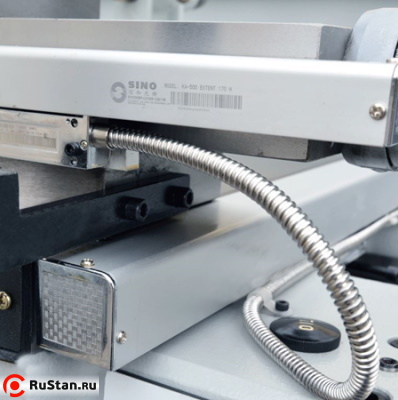 Продольная, поперечная и тонкая продольная подачи оснащены оптическими линейками с точностью позиционирования ±5 мкм. фото №14 METAL MASTER Z56200 фото №14